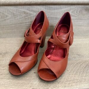 Bronx Rita Women's Peep-Toe Mary Jane 4” Heels in cognac leather. Size 7 1/2